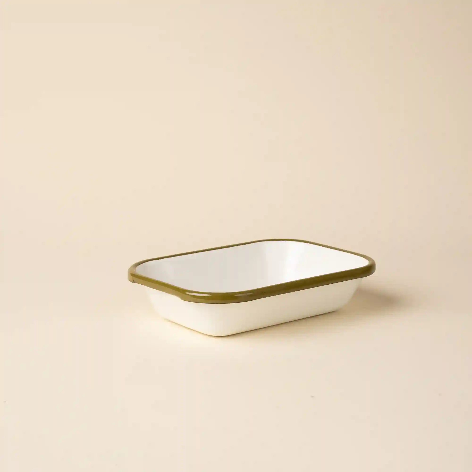 Solid Enamel Baking Dish Secondary image