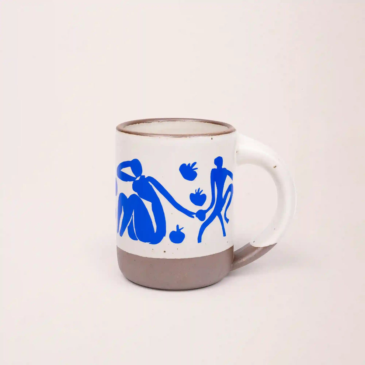 The Mug, Femmes et singes Main image