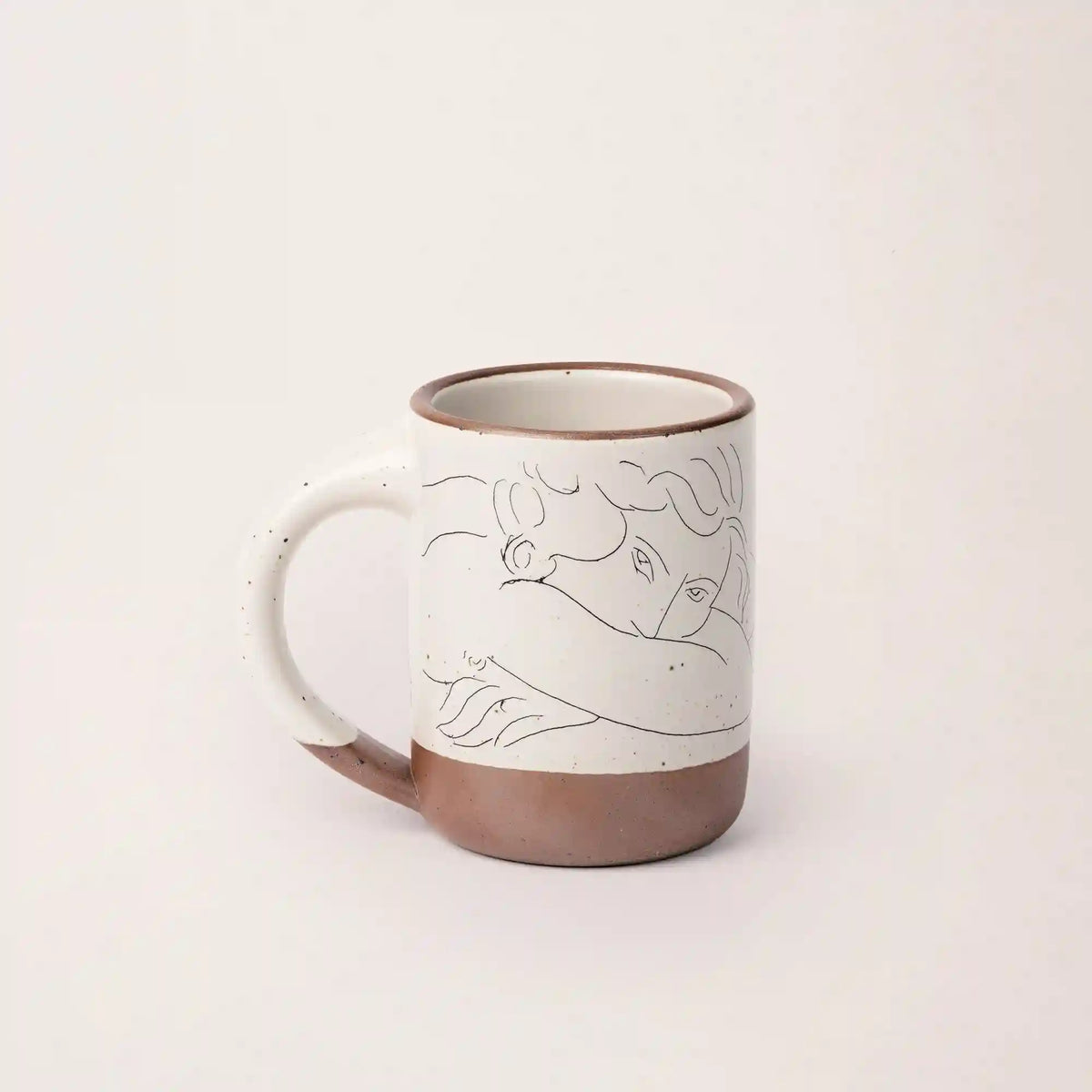 The Mug, Jeune femme le visage enfoui dans les bras Main image